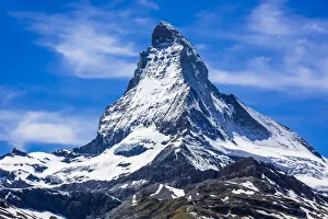 The snow coverd Matterhorn mountain on a sunny day at Zermatt, Switzerland The snow coverd Matterhorn mountain on a sunny day at Zermatt, Switzerland