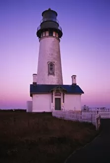 Images Dated 23rd March 2006: Sunset On Yaquina Head Lighthouse