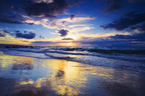 USA, Hawaii, Maui, Sunset At Mokapu Beach; Wailea USA, Hawaii, Maui, Sunset At Mokapu Beach; Wailea