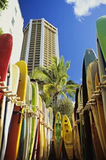 Images Dated 7th November 1998: USA, Hawaii, Oahu, Surfboards lined up at Waikiki Beach; Honolulu