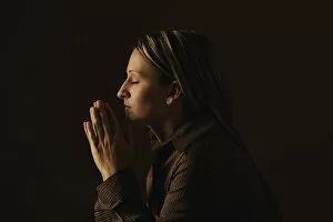 Images Dated 27th April 2005: Woman Praying