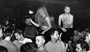 Nightclubs Gallery: 051 Club, Liverpool, 6th July 1992, Icon night ravers dance on a raised platform