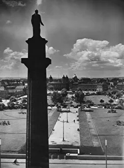 The 102 foot Wiberforce monument overlooking Queen's Gardens, Hull The 102 foot Wiberforce monument overlooking Queen's Gardens, Hull
