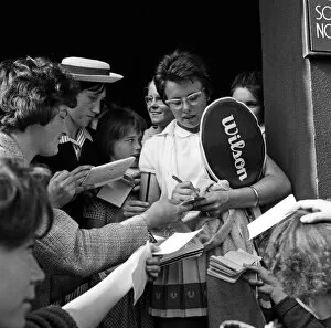 01239 Gallery: The 1962 Championships, Wimbledon. Billie Jean Moffitt (later King) signs autographs