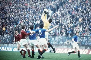 Images Dated 1st May 1976: 1976 Scottish Cup Final at Hampden Park May 1976 Hearts of Midlothian v Rangers
