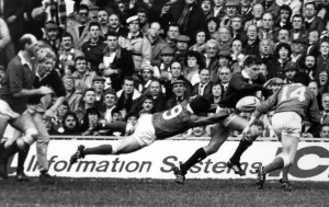 Images Dated 20th February 1988: 1988 Five Nations Championship. Wales v Scotland, National Stadium, Cardiff