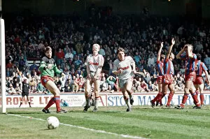 00493 Gallery: 1990 FA Cup Semi-final at Villa Park Crystal Palace 4 v 3 Liverpool A chance for