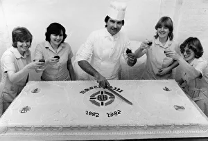 20 stone cake goes under the knife at Rubery Hill Hospital, Birmingham 20 stone cake goes under the knife at Rubery Hill Hospital, Birmingham