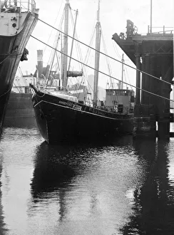 00093 Gallery: The 290 tons gross German three masted auxiliary schooner ship Anne Marie loading coal at