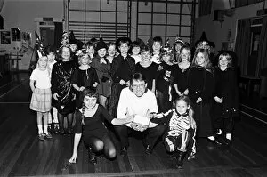 Images Dated 4th November 1987: The 2nd Holme Valley Brownies made their combined Halloween