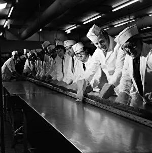 40-foot loaf baked at Hintons supermarket. 1971
