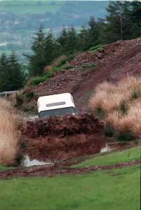 4X4 OFF ROAD INSTRUCTION FOR ROAD RECORD LAND ROVER DEFENDER WADING THROUGH RIVER 4X4 OFF ROAD INSTRUCTION FOR ROAD RECORD LAND ROVER DEFENDER WADING THROUGH RIVER