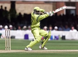 Images Dated 20th June 1999: Abdur Razzaq Cricket World Cup Final 1999 Pakistans Abdur Razzaq on the attack