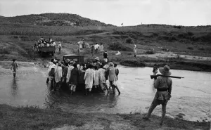 Abyssinian War September 1935 Irregular soldiers of the peasant army seen pushing Abyssinian War September 1935 Irregular soldiers of the peasant army seen pushing