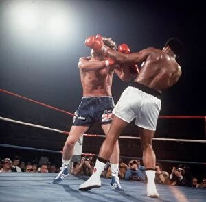 Images Dated 14th February 1973: Action during the heavyweight fight between American Muhammad Ali and Britain'