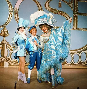 Images Dated 1st November 1983: Actor and comedian Stanley Baxter as the Pantomime Dame. November 1983