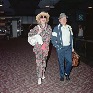 Images Dated 4th April 1989: Actor David Jason and girlfriend Myfanwy Talog leaving Heathrow Airport for a holiday in