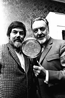 Images Dated 20th March 1980: Actor Donald Sinden was presented with an enormous magnifiying glass by namesake David
