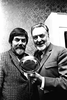 Images Dated 20th March 1980: Actor Donald Sinden was presented with an enormous magnifiying glass by namesake David