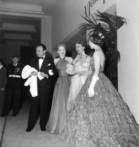 Actor Edward G Robinson with Ann Baxter. D3118-020 Actor Edward G Robinson with Ann Baxter. D3118-020