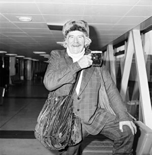 Images Dated 11th February 1975: Actor Will Geer. Will Geer (72) at Heathrow Airport today. February 1975 75-00819