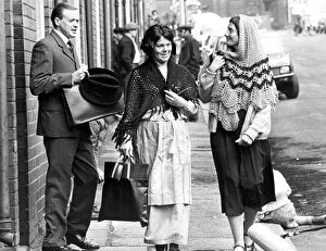 Images Dated 10th January 1975: Actor James Bolam and cast in Joan Street, Wallsend, begin filming the television series