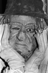 Actor John Pertwee in his role as Wurzel Gummidge. December 1981 Actor John Pertwee in his role as Wurzel Gummidge. December 1981