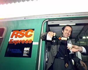 Images Dated 29th September 1998: Actor Robert Lindsay launches the new RSC Express at Stratford Station