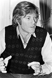 Mirror, 1400to1499 01408, actor robert redford pictured london hotel