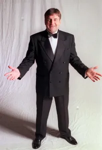 Images Dated 23rd January 1997: Actor Vince Earl in tuxedo in studio