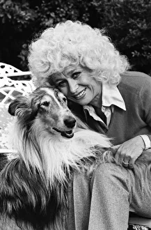 Images Dated 19th October 1980: Actress Barbara Windsor at home. 19th October 1980