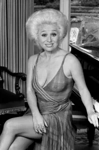 Images Dated 19th October 1980: Actress Barbara Windsor at home. 19th October 1980