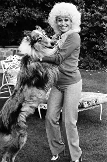 Images Dated 19th October 1980: Actress Barbara Windsor at home. 19th October 1980