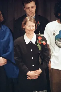 Images Dated 10th April 1992: Actress Glenda Jackson celebrates after winning the North London constituency of
