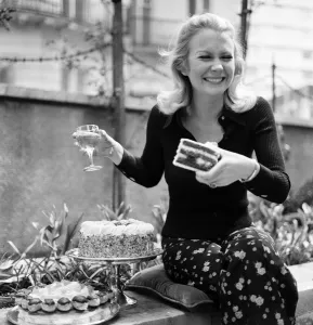 Images Dated 15th May 1973: Actress Juliet Mills at the Inn on the Park to promote her new film 'Avanti!'
