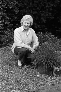 Images Dated 27th August 1987: Actress June Whitfield pictured at home. 27th August 1987