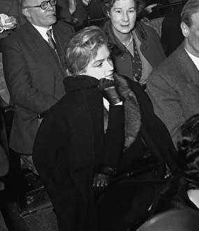 00192 Gallery: Actress Marilyn Monroe attends a discussion at Royal Court Theatre 1956