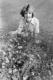 Actress Penelope Keith doing some gardening. 25th September 1985 Actress Penelope Keith doing some gardening. 25th September 1985