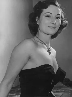 00140 Gallery: Actress Rosemary Harris August 1952