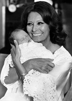 Images Dated 25th August 1980: Actress Sophia Loren with baby Anita Cookson in August 1980