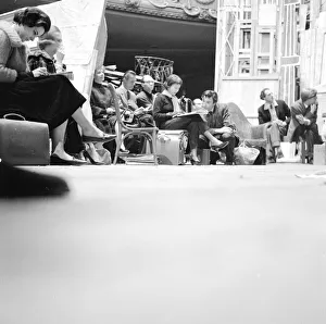 00140 Gallery: Actress Vivien Leigh at rehearsals for the Twelth Night. rehearsing May 1961