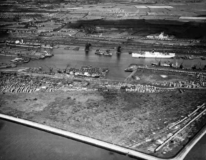 Aerial view of King George Dock, Hull Circa 1946 Aerial view of King George Dock, Hull Circa 1946