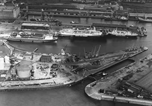 Images Dated 1st June 1985: Aerial view of King George and Queen Elizabeth Docks, Hull