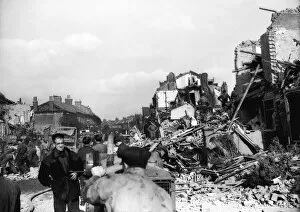 00492 Gallery: Air Raid Bomb Damage in Leytonstone, October 1944 Firemen