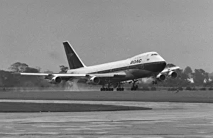 Images Dated 1st August 1970: Aircraft BOAC Boeing 747 136 Aug 1970 First BOAC Boeing 747 Jumbo jet to land at