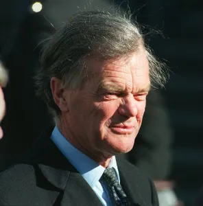 ALAN CLARK ARRIVES FOR SERVICE FOR ANNIVERSARY OF THE GULF WAR AT ST. PAULS CATHEDRA ALAN CLARK ARRIVES FOR SERVICE FOR ANNIVERSARY OF THE GULF WAR AT ST. PAULS CATHEDRA