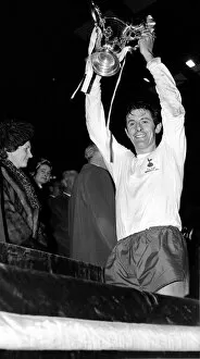 Images Dated 27th February 1971: Alan Mullery of Tottenham Hotspur - February 1971 holding the winning League Cup