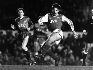 Images Dated 25th February 1988: Alan Smith Arsenal v Everton Football February 1988 Alan Smith crashed home