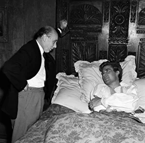 Albert Finney with Donald Zec on the set of 'Tom Jones'. 24th August 1962 Albert Finney with Donald Zec on the set of 'Tom Jones'. 24th August 1962