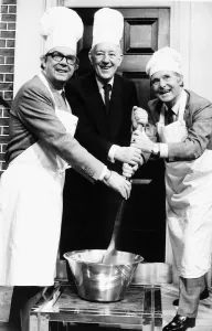 Presenters Gallery: Alec Guinness actor appears with David Morcambe and Ernie Wise in November 1980 in their